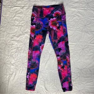 Velocity women’s floral patterned workout leggings size Medium